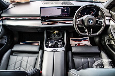 2025 BMW 5-Series - photo 39