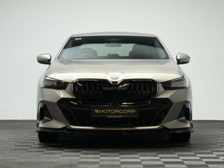 2025 BMW 5-Series - photo 2
