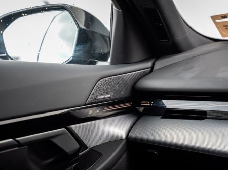 2025 BMW 5-Series - photo 11