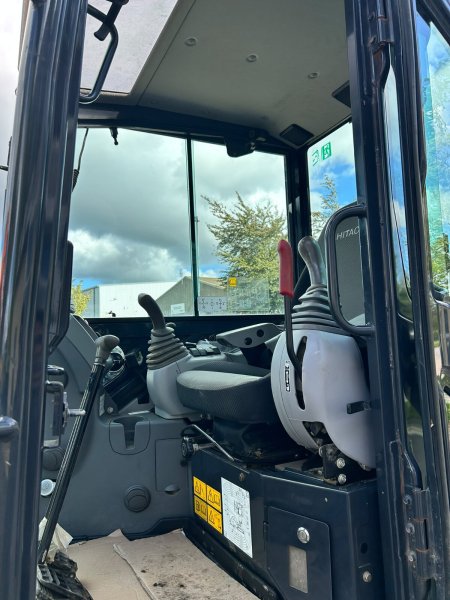 0 HITACHI  - photo 10
