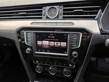 2017 Volkswagen Passat - photo 16