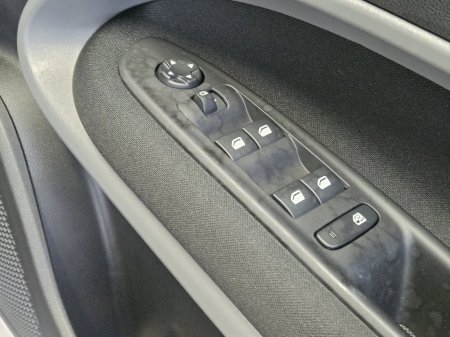 2026 Jeep Avenger - photo 7