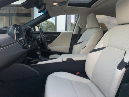 2023 Lexus ES - photo 2
