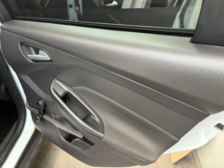 2015 Ford Focus - photo 16