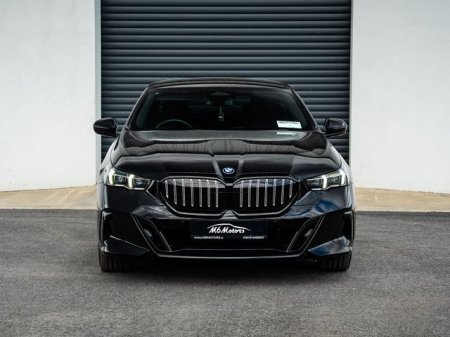 2025 BMW 5-Series - photo 3
