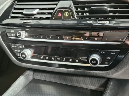 2022 BMW 5-Series - photo 17
