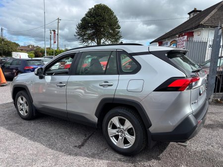 2019 Toyota RAV4 - photo 2