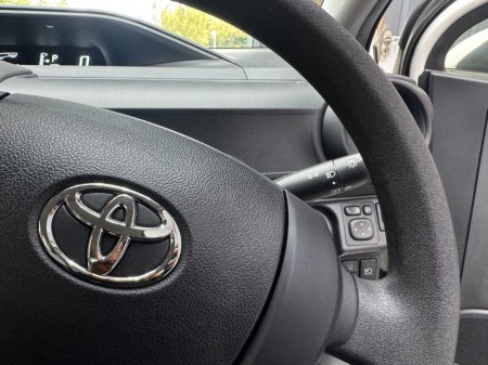 2021 Toyota Aqua - photo 11