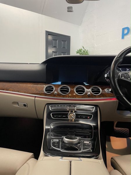 2017 Mercedes-Benz E-Class - photo 11