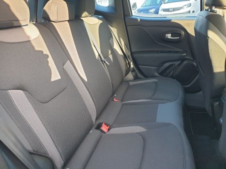 2024 Jeep Renegade - photo 24