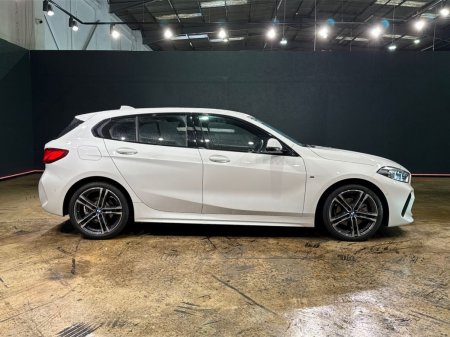 2024 BMW 1-Series - photo 2