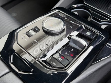 2024 BMW 5-Series - photo 10