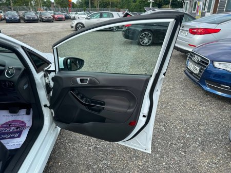2016 Ford Fiesta - photo 9