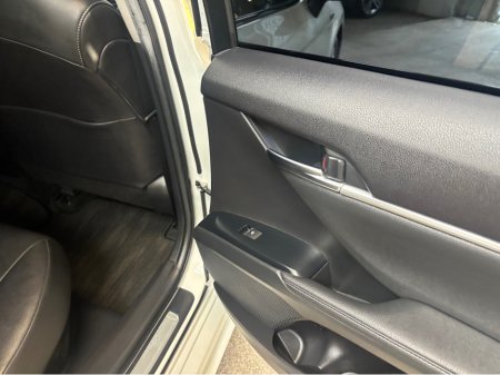 2019 Toyota Camry - photo 3