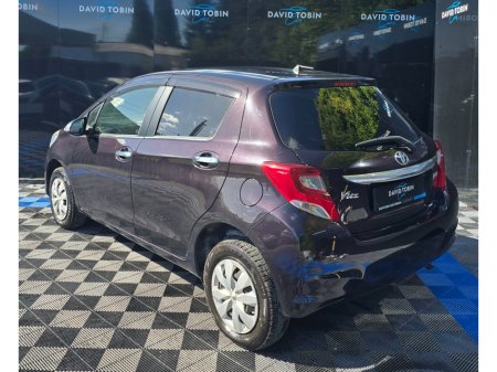 2015 Toyota Vitz - photo 11