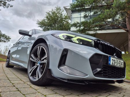 2023 BMW 3-Series - photo 2