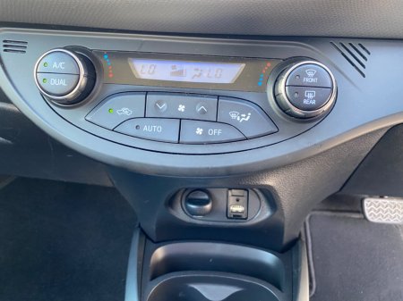 2015 Toyota Yaris - photo 18
