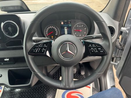 2025 Mercedes-Benz Sprinter - photo 14