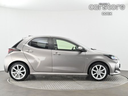 2021 Toyota Yaris - photo 2