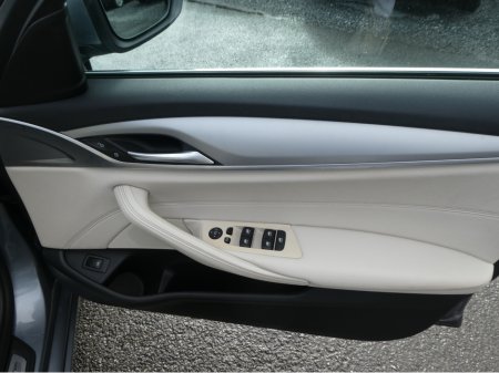 2022 BMW 5-Series - photo 22