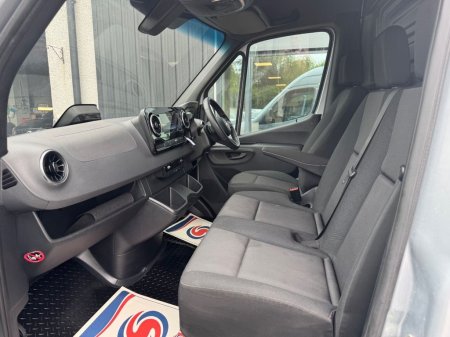2025 Mercedes-Benz Sprinter - photo 9