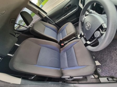 2018 Toyota Aqua - photo 14
