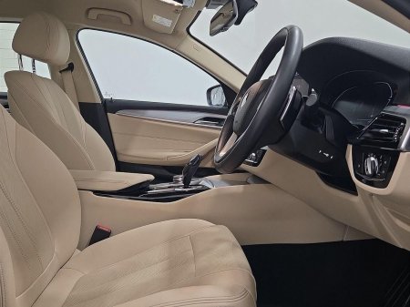 2023 BMW 5-Series - photo 12
