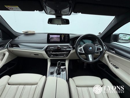 2023 BMW 5-Series - photo 4