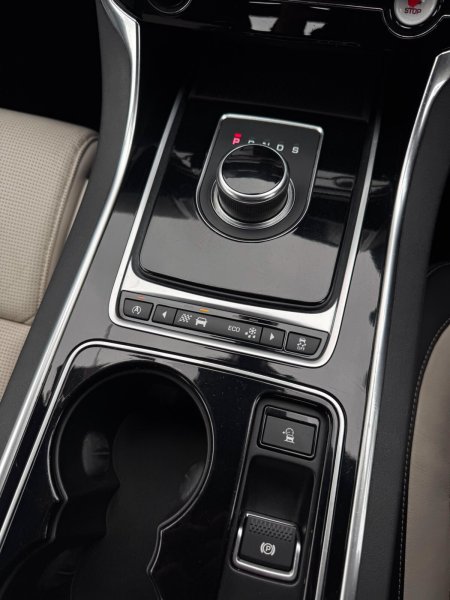 2017 Jaguar XE - photo 25