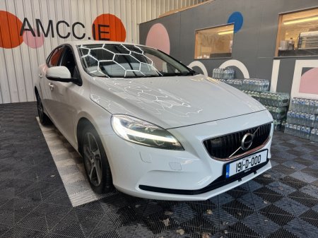 2019 Volvo V40 2019 VOLVO V40 D4 MOMENTAM AUTOMATIC 2.0/ PARKING CAMERA/ CRUISE CONTROL/ PADDLE SHIFTERS/ ELETRIC A