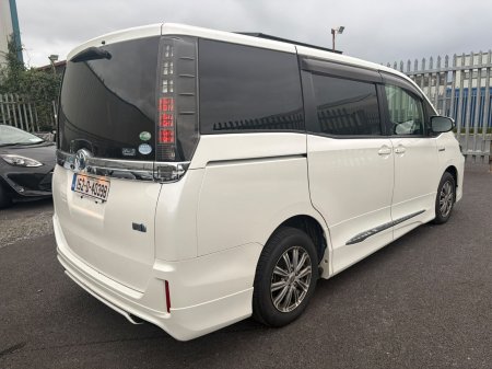 2015 Toyota Voxy - photo 5
