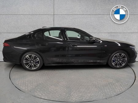 2024 BMW 5-Series - photo 3