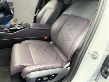 2025 BMW 5-Series - photo 18