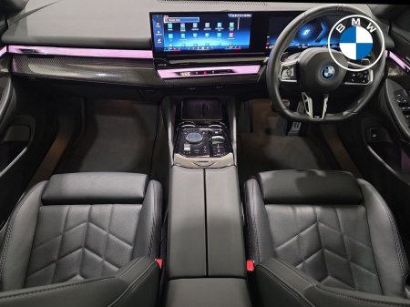 2024 BMW 5-Series - photo 4