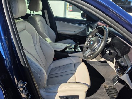 2022 BMW 5-Series - photo 12