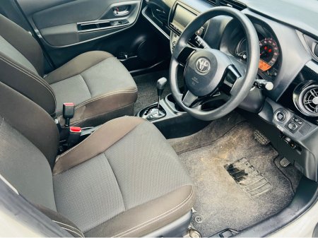 2020 Toyota Vitz - photo 15