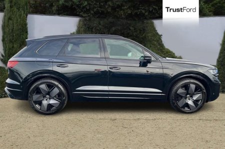 2026 Volkswagen Touareg - photo 3