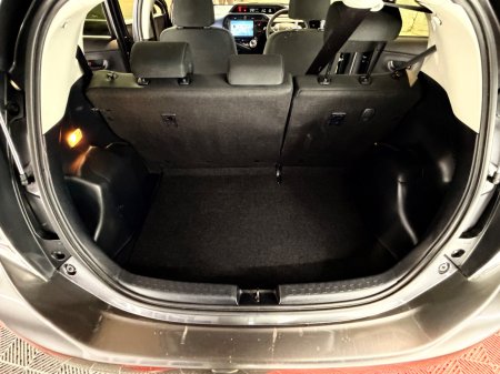 2016 Toyota Aqua - photo 16