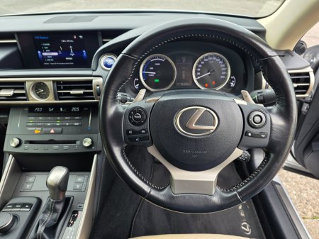2017 Lexus IS - photo 17