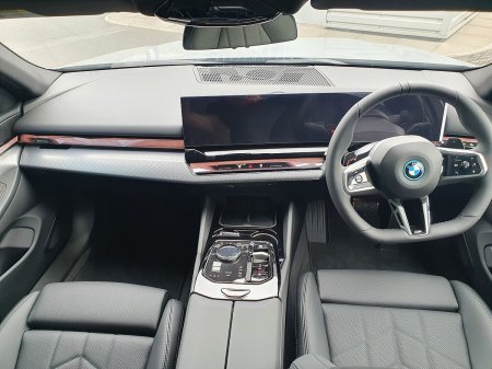 2026 BMW 5-Series - photo 4