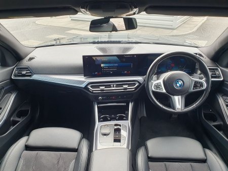 2023 BMW 3-Series - photo 4