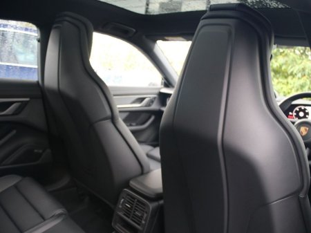 2026 Porsche Taycan - photo 9