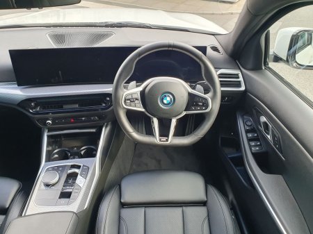 2025 BMW 3-Series - photo 5