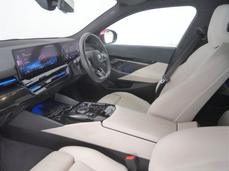 2024 BMW 5-Series - photo 7