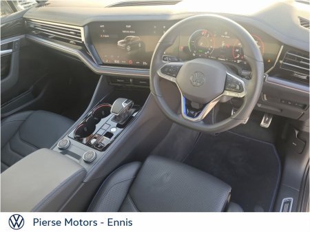 2025 Volkswagen Touareg - photo 2