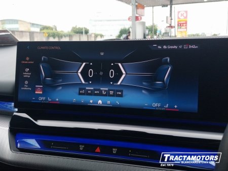 2025 BMW 5-Series - photo 25