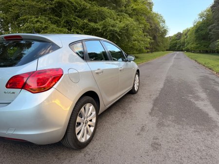 2011 Opel Astra - photo 41