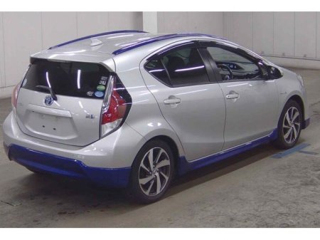 2015 Toyota Aqua - photo 4