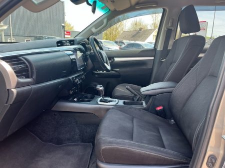2025 Toyota Hilux - photo 6