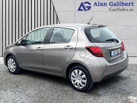 2015 Toyota Yaris - photo 2
